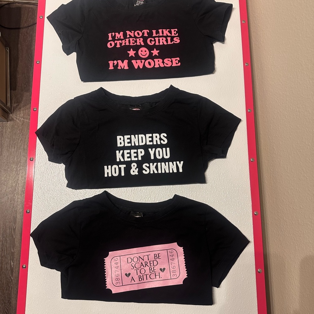 CHERRY KITTEN | Lot of Graphic Crop Tops